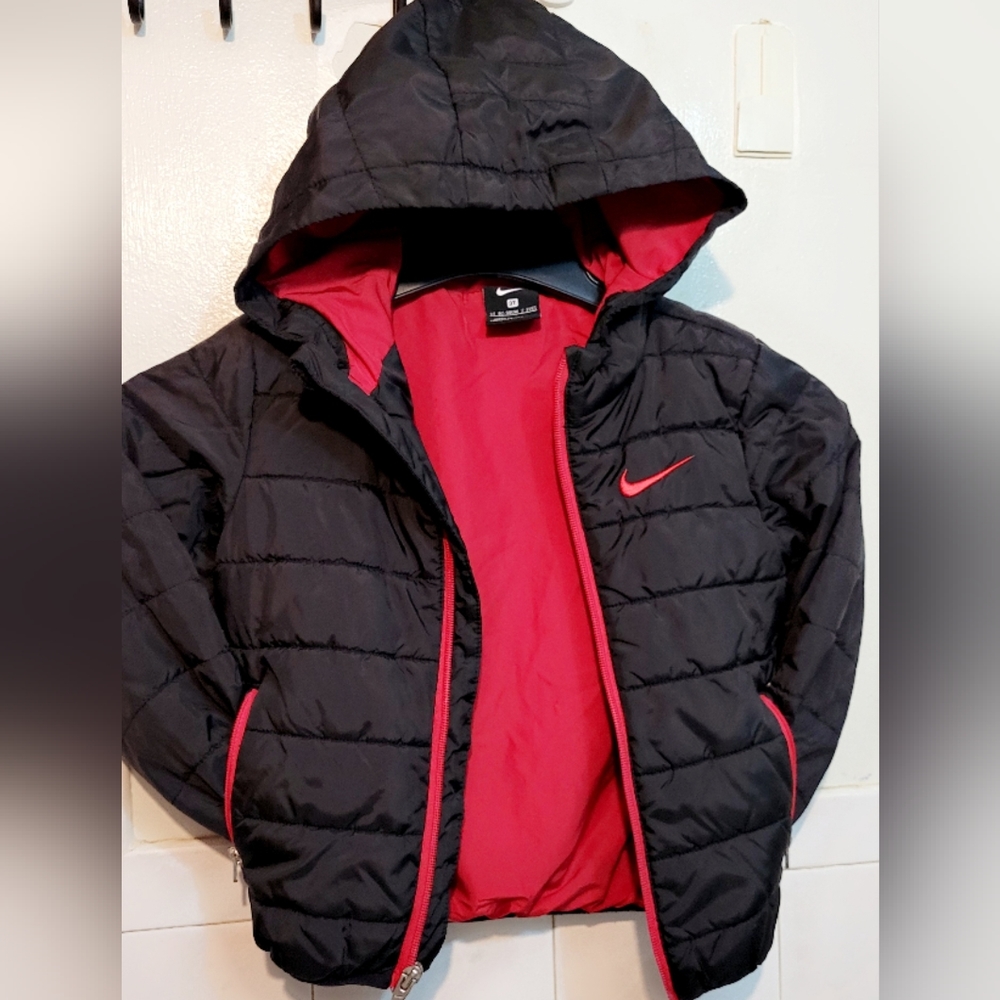 Nike jacket for boys size 3T color black outside/red inside and logo